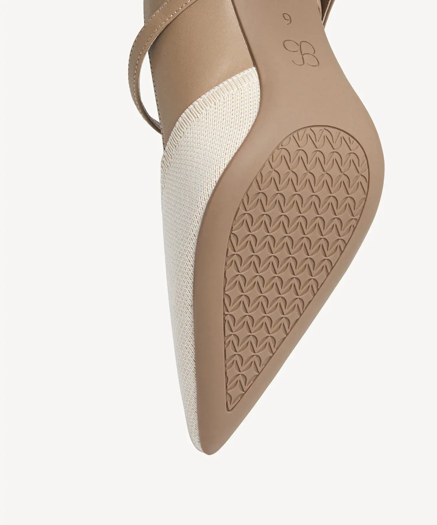 Bicolor Grace Pointed Toe Heeled Pump - Image 6