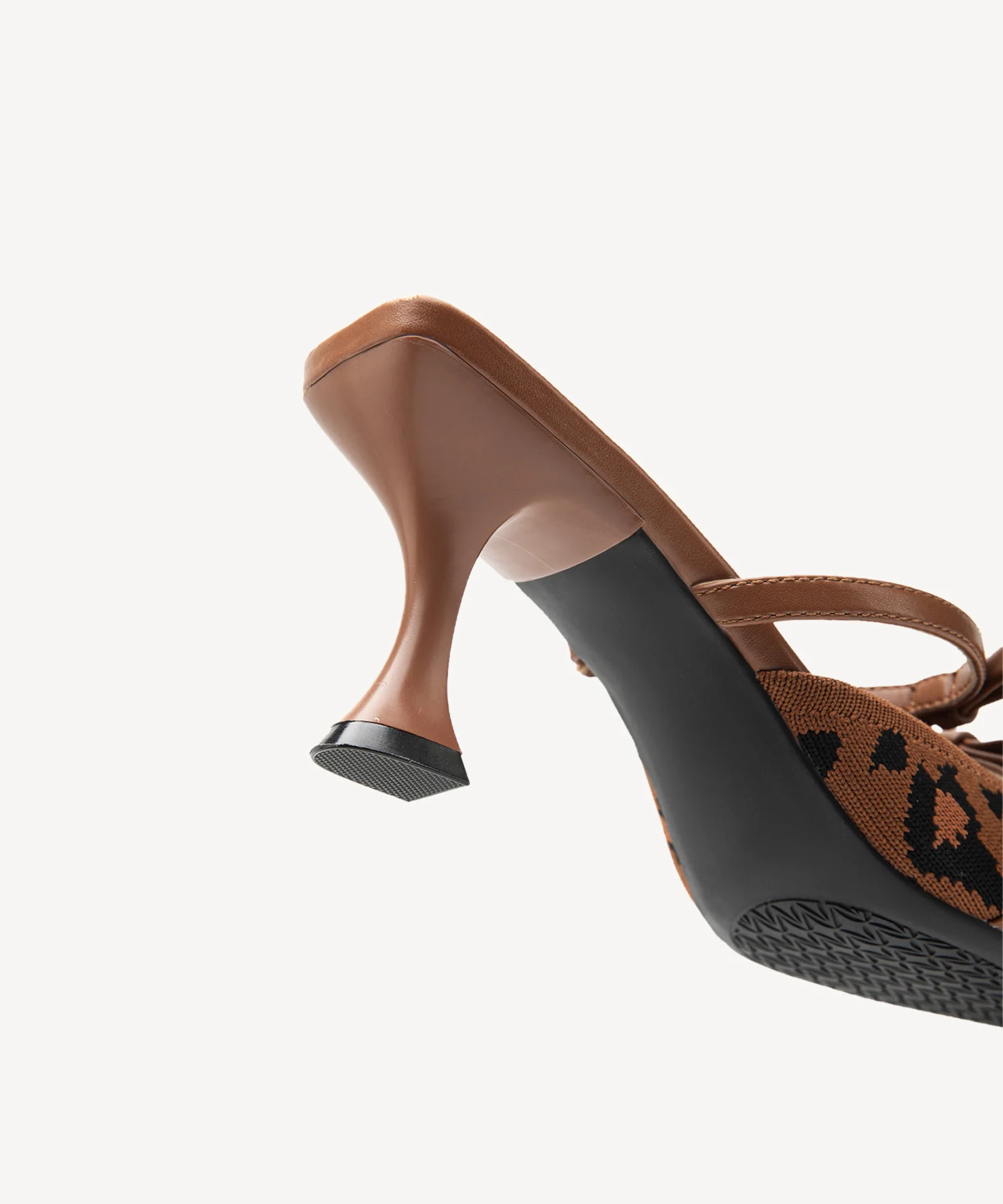 Bowtention Pointed Toe Heeled Mule - Image 5