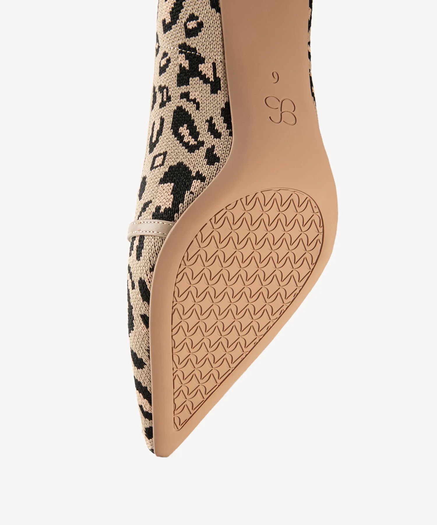 EliteLoaf Pointed Toe Heeled Pump - Image 27