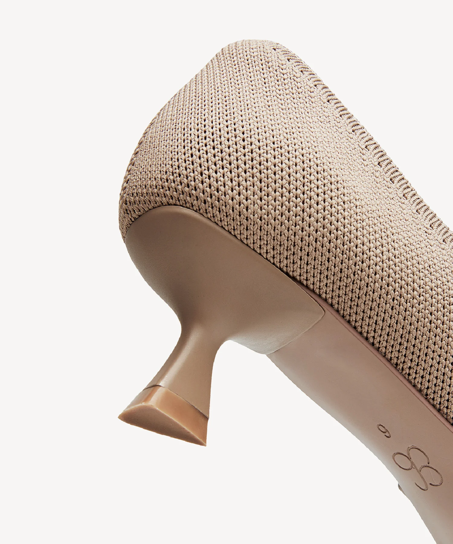 Kletta Pointed Toe Heeled Pump - Image 5