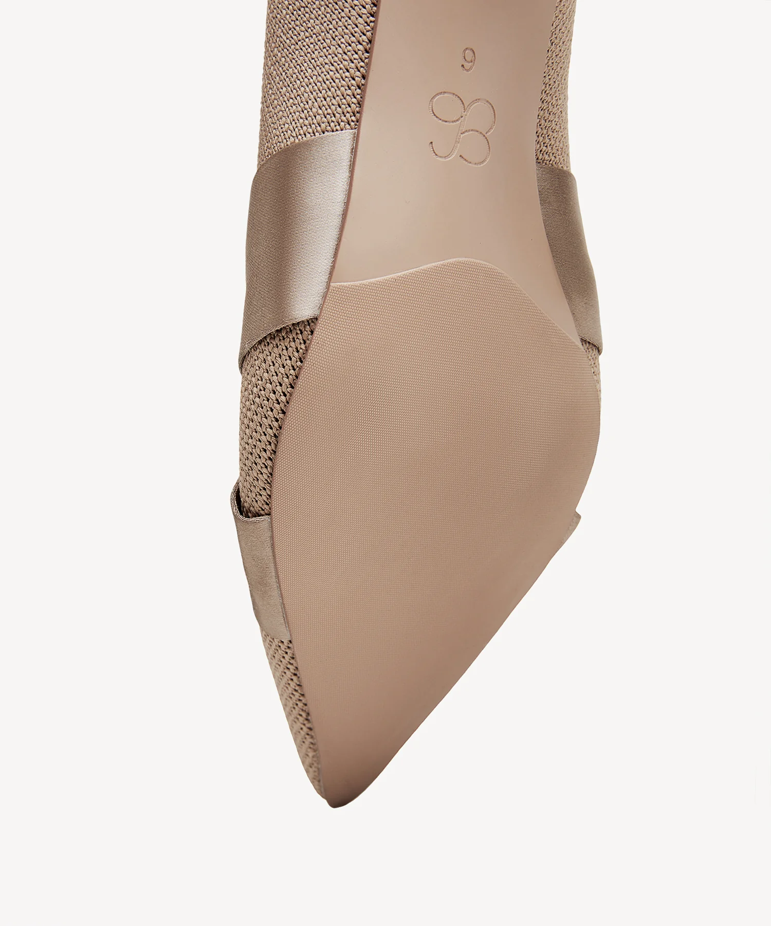 Kletta Pointed Toe Heeled Pump - Image 6