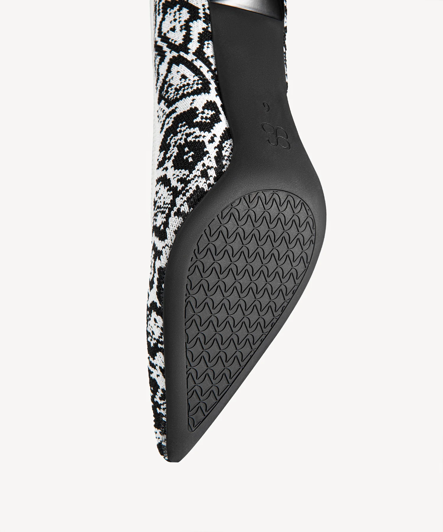 EternalPace Minimalist Stiletto Heeled Pump - Image 28